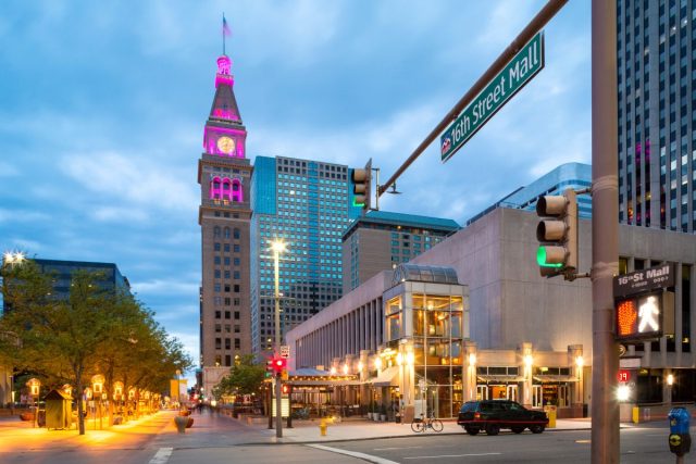 16th Street Mall malajscy Adobe Stock