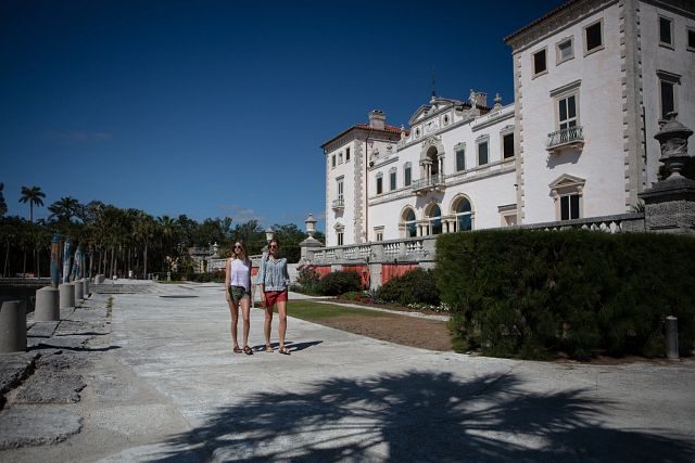 Coconut Grove_Vizcaya Museum and Gardens_Facade_People_Sightseeing_Walking-20180419-003