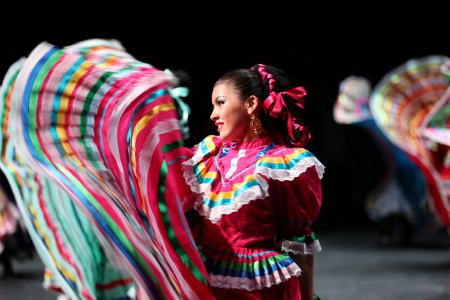 Dallas Arts District - Anita Martinez Ballet Folklorico_rgb_l-5b2df79