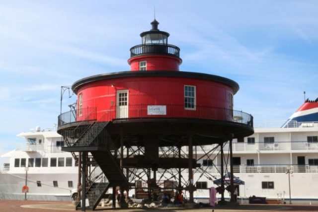 Knoll Lighthouse at Baltimore Harbor Jess Calhoun Pexels