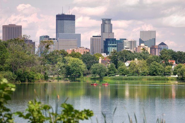 Lake_O_Isles_CREDIT_Photo_by_Krivit_Photography_Courtesy_of_Meet_Minneapolis-small