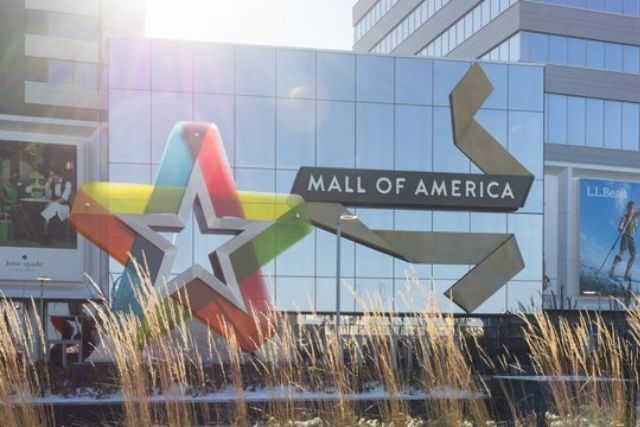 MOA_Front_Entrance_CREDIT_Photo_by_MOA_Courtesy_of_MeetMinneapolis (2)-small