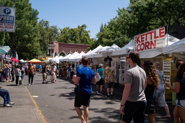 Saturday-Market Justin Katigbak Travel Portland
