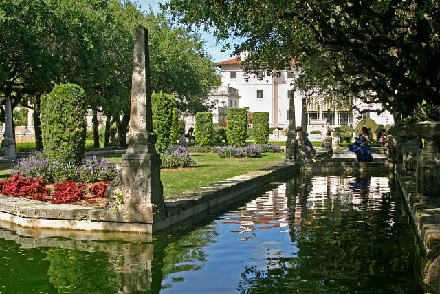 Vizcaya Museum and Gardens garden fountain 3