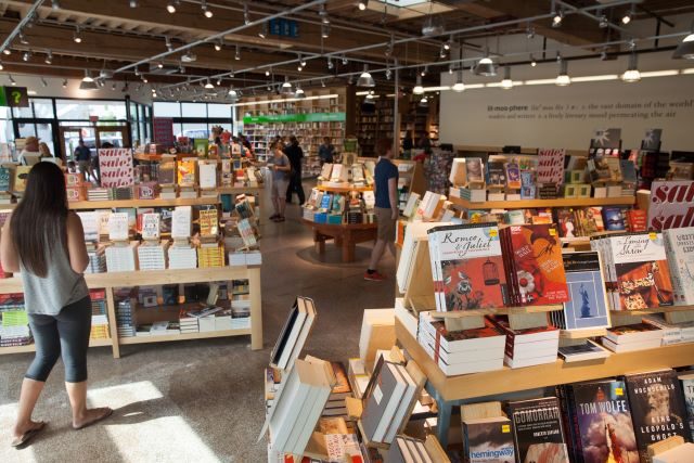 powells-books-travel portland